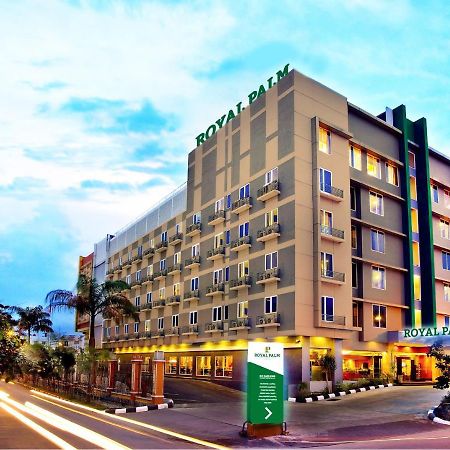 Royal Palm Hotel & Conference Center Cengkareng Giacarta Esterno foto